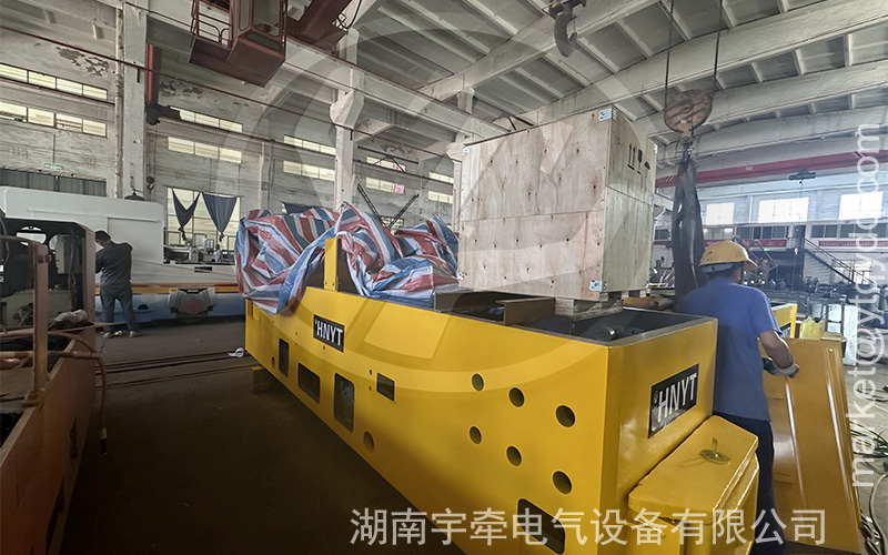 10噸架線(xiàn)式電機(jī)車(chē)出口海外 2.jpg