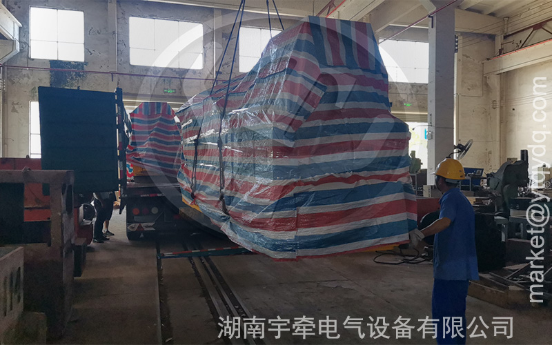 10噸架線(xiàn)式電機(jī)車(chē)出口海外 4.jpg